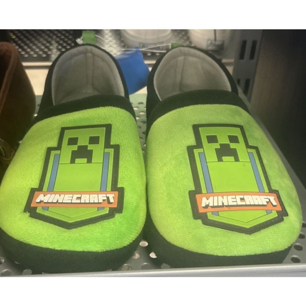 Boys Minecraft Creeper License Slippers Easy On/Off Slip-On Style Size 4/5 NWOT